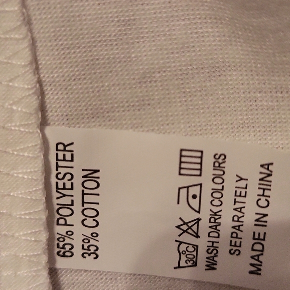 WHITE TEA SHIRT with black cat. SIZE L.   BLACK BAT INCUDED.                B3 - Picture 5 of 6